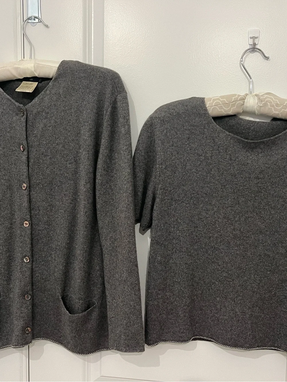 Vintage CHANEL '98A Chain Trim Cashmere Silk Gray Cardigan Sweater Twin Set Fr40